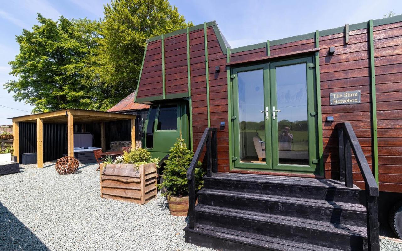 The Shire Luxury Converted Horse Lorry With Private Hot Tub Cyfie Farm Llanfyllin المظهر الخارجي الصورة