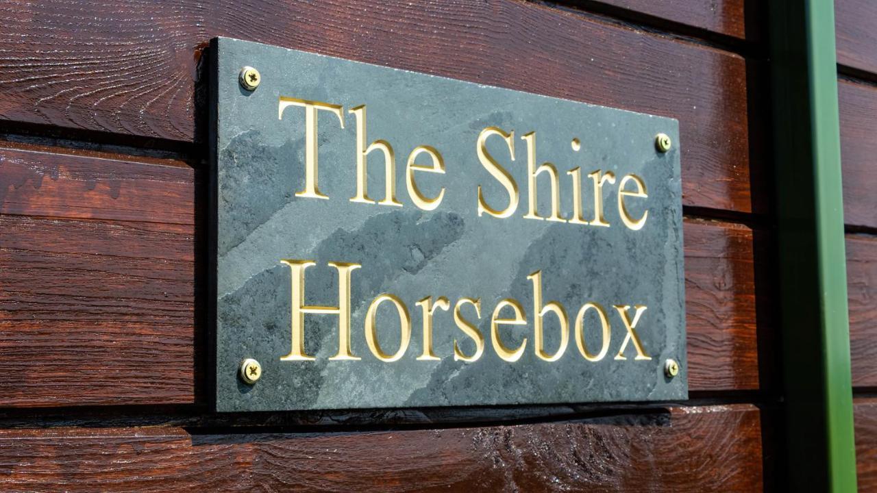 The Shire Luxury Converted Horse Lorry With Private Hot Tub Cyfie Farm Llanfyllin المظهر الخارجي الصورة