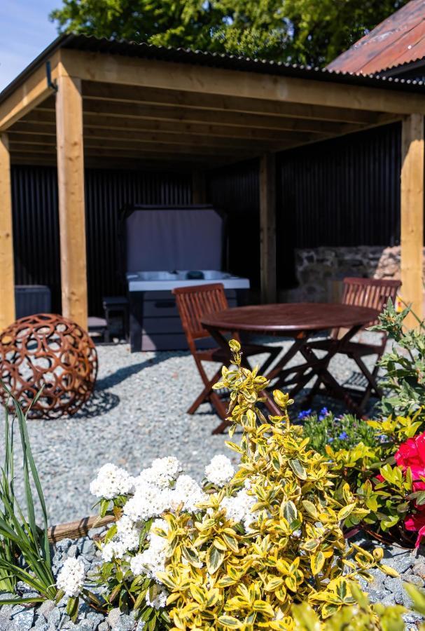 The Shire Luxury Converted Horse Lorry With Private Hot Tub Cyfie Farm Llanfyllin المظهر الخارجي الصورة